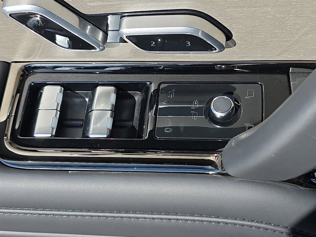 New 2026 Land Rover Range Rover SV AWD/4WD image 29