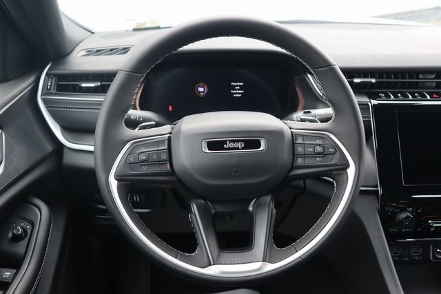 New 2025 Jeep Grand Cherokee L Altitude image 4