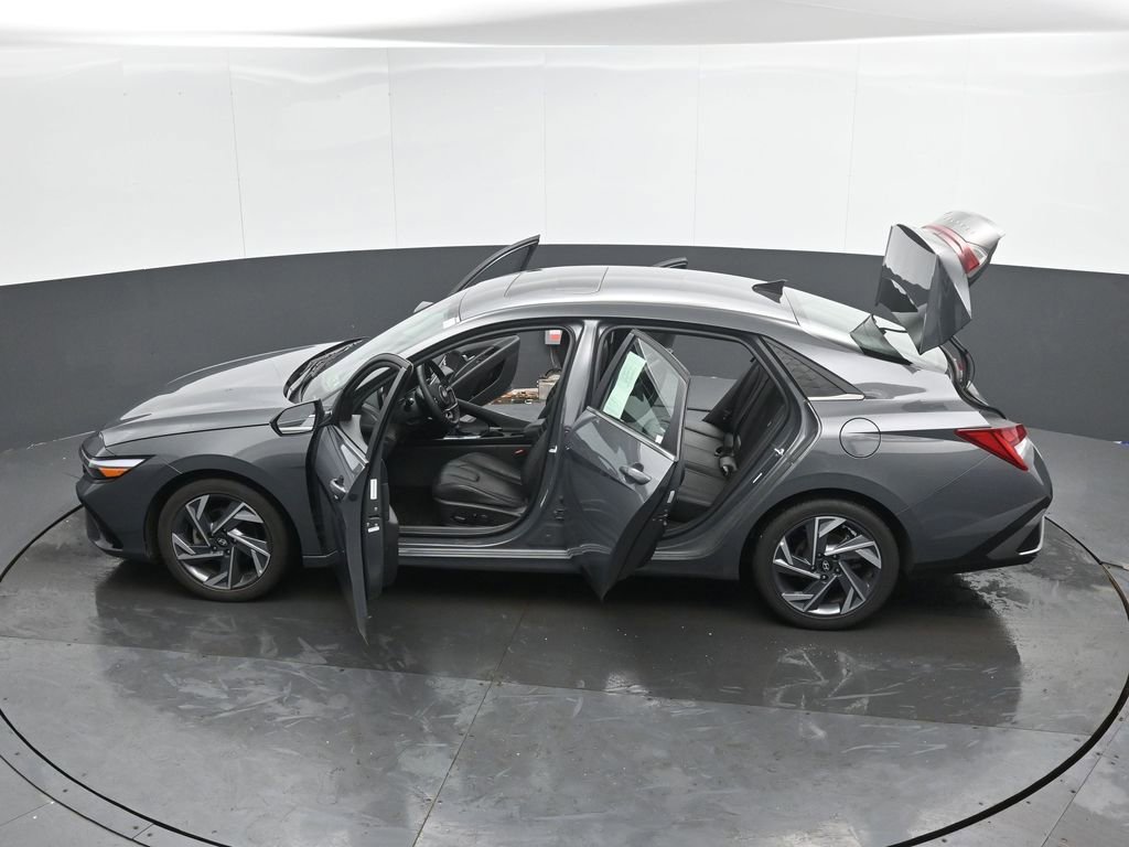 Used 2025 Hyundai Elantra Limited FWD image 52