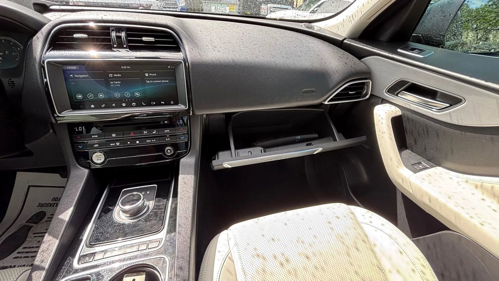 Used 2017 Jaguar F-PACE Prestige image 18