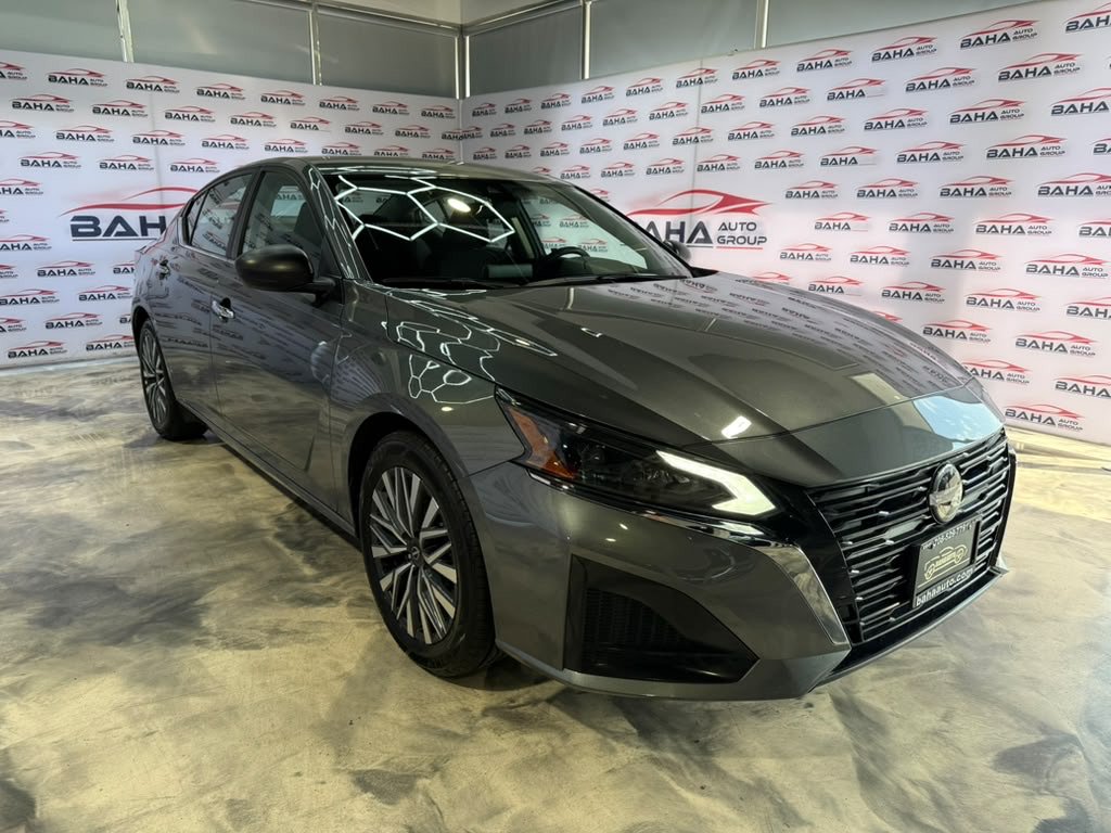 Used 2025 Nissan Altima 2.5 SV FWD image 4