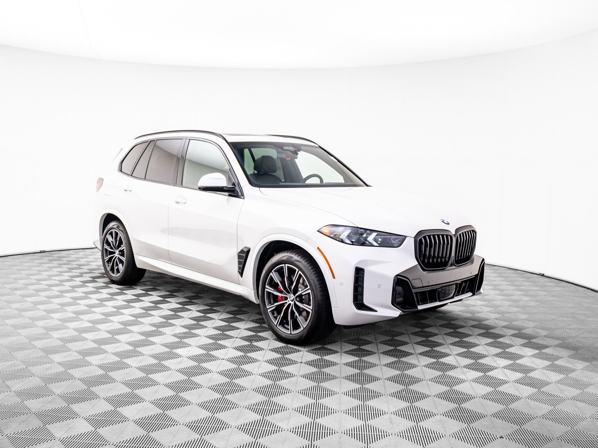 Used 2026 BMW X5 xDrive40i w/ M Sport Package AWD/4WD image 8