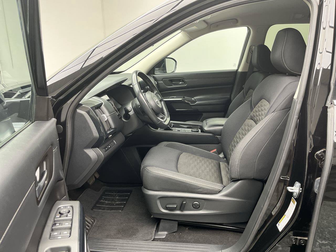 Used 2024 Nissan Pathfinder SV w/ Black Appearance Package AWD/4WD image 3