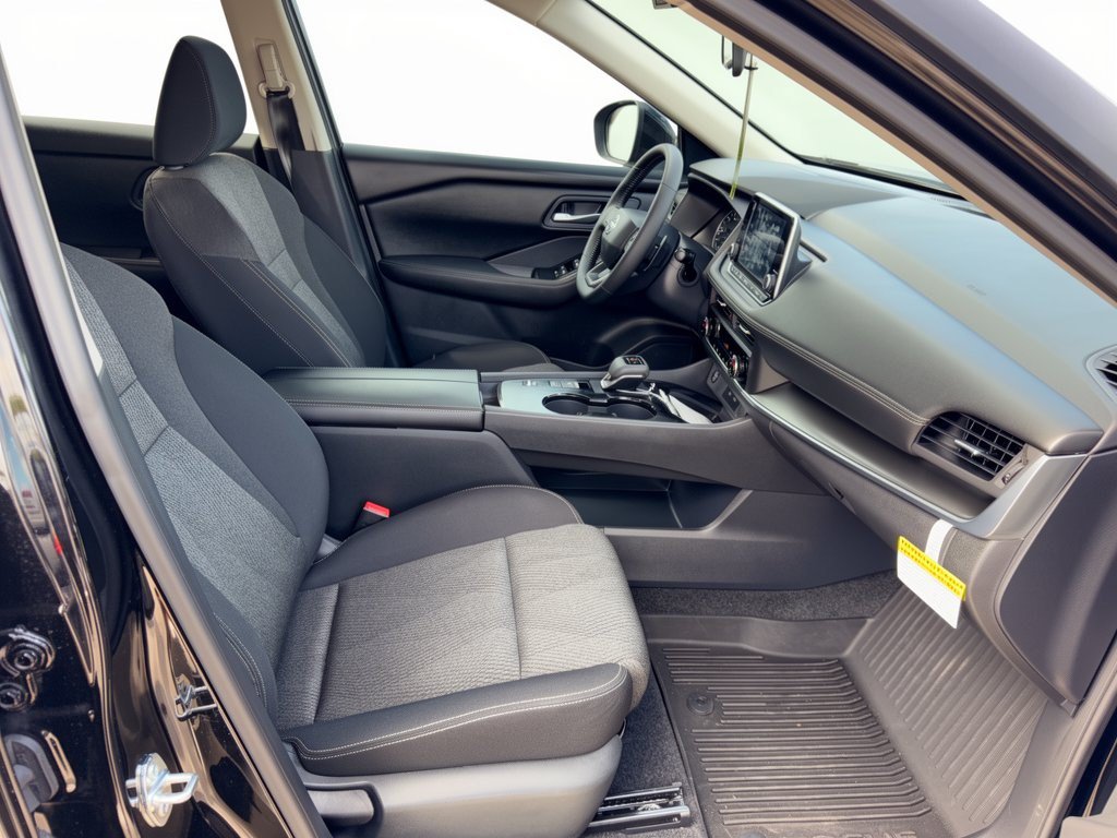 Certified 2026 Nissan Rogue SV FWD image 30