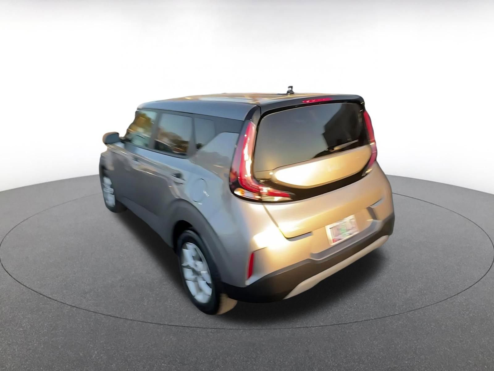Used 2025 Kia Soul LX w/ LX Technology Package FWD image 11