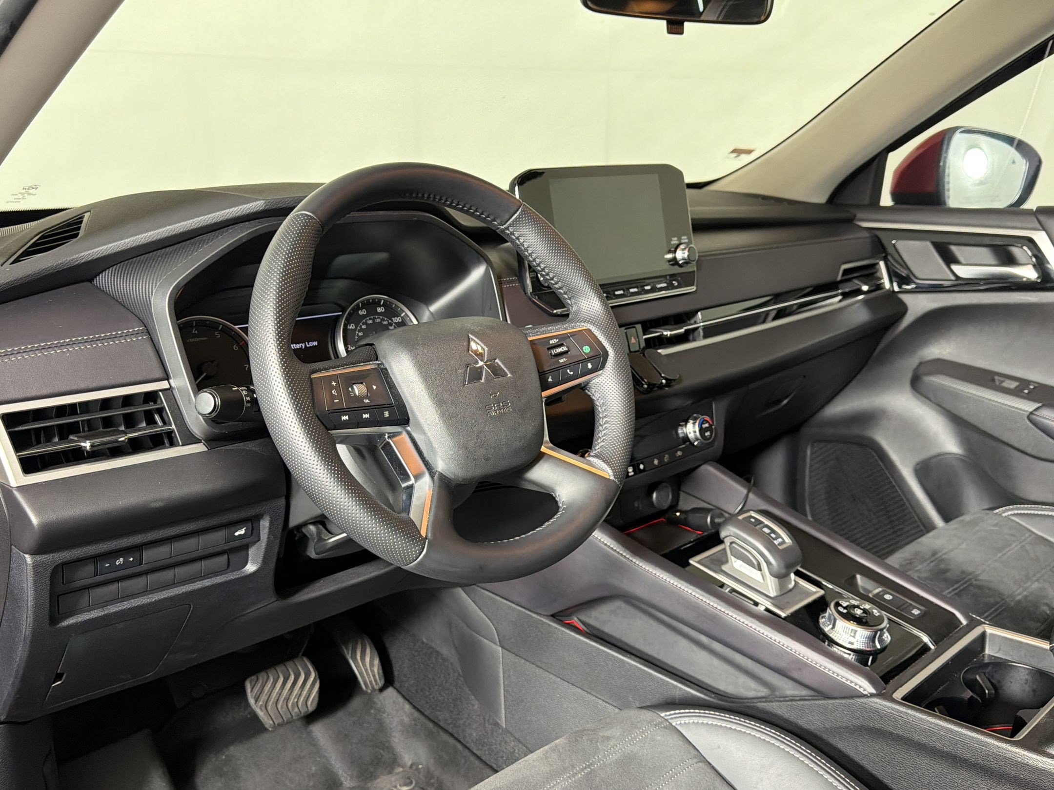 Used 2024 Mitsubishi Outlander SE FWD image 3