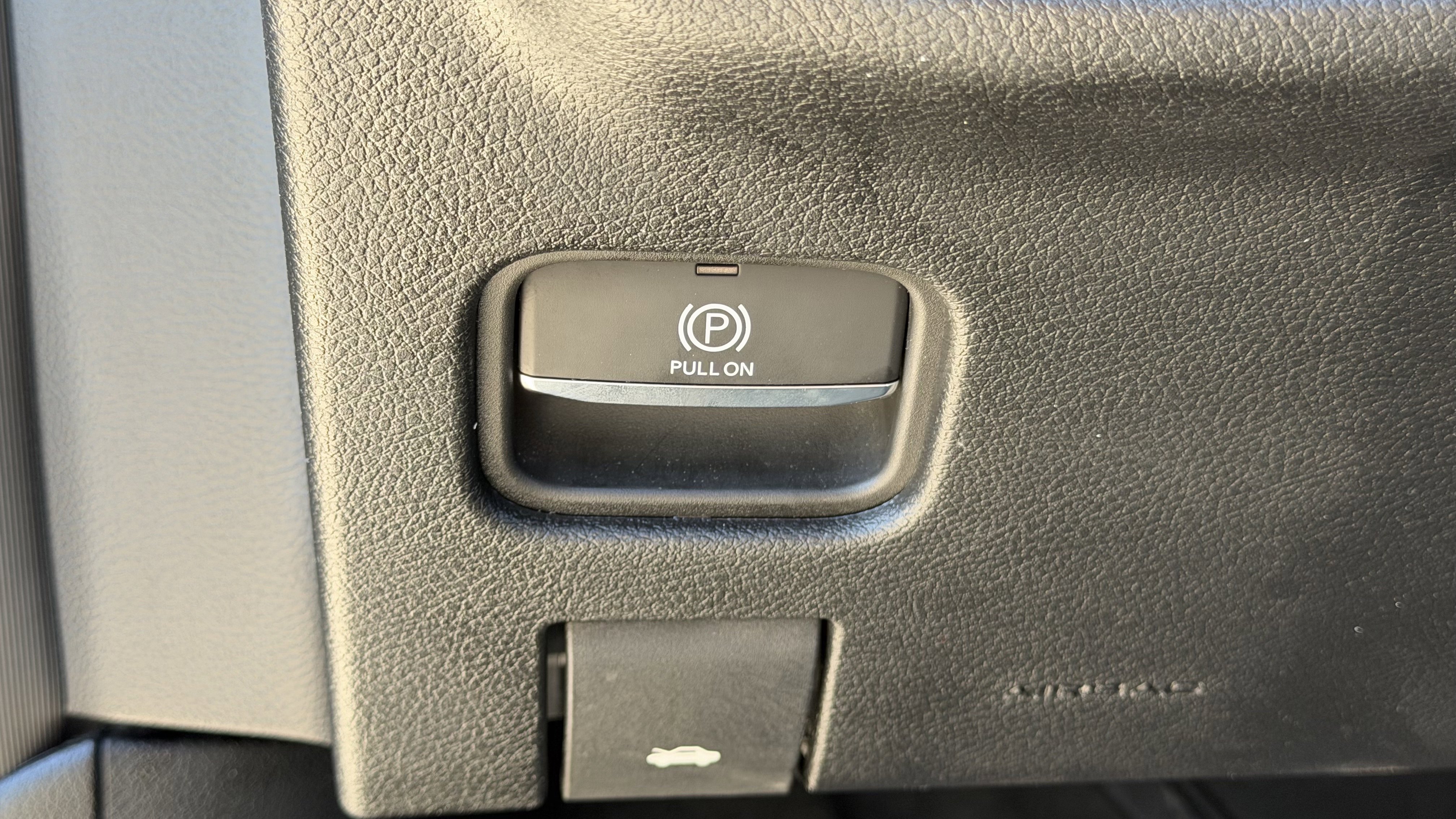 Used 2025 Jeep Grand Cherokee Altitude AWD/4WD image 16