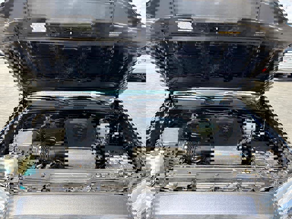 Used 2018 Toyota Tacoma TRD Off-Road image 31