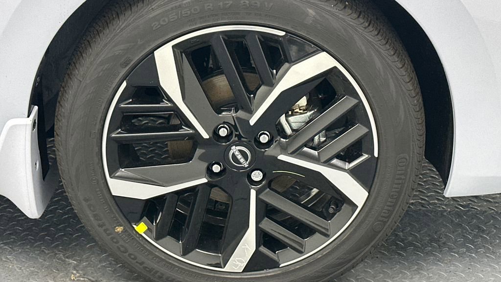 New 2025 Nissan Versa SR w/ Trunk Package image 16