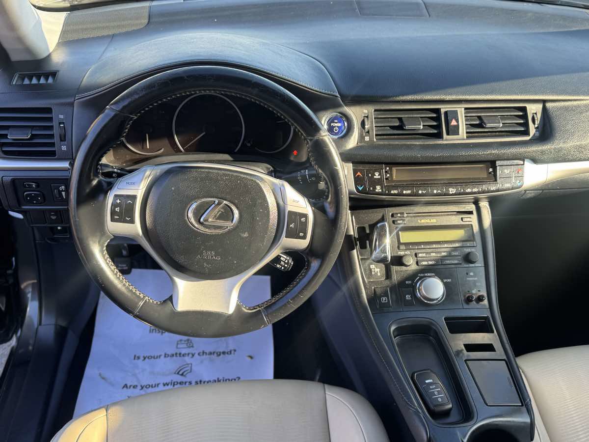 Used 2011 Lexus CT 200h image 9