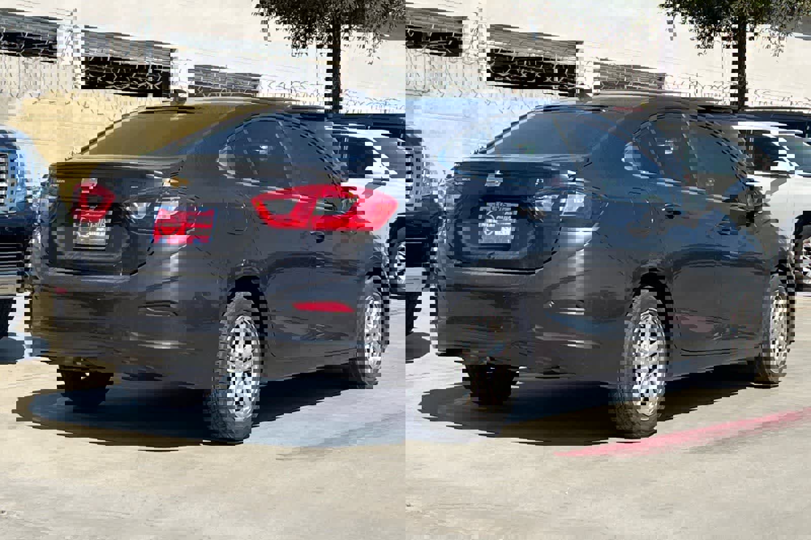 Used 2017 Chevrolet Cruze LT image 3