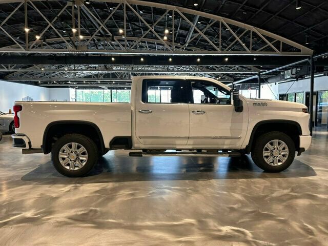 Used 2024 Chevrolet Silverado 3500 High Country w/ High Country Premium Package AWD/4WD image 6