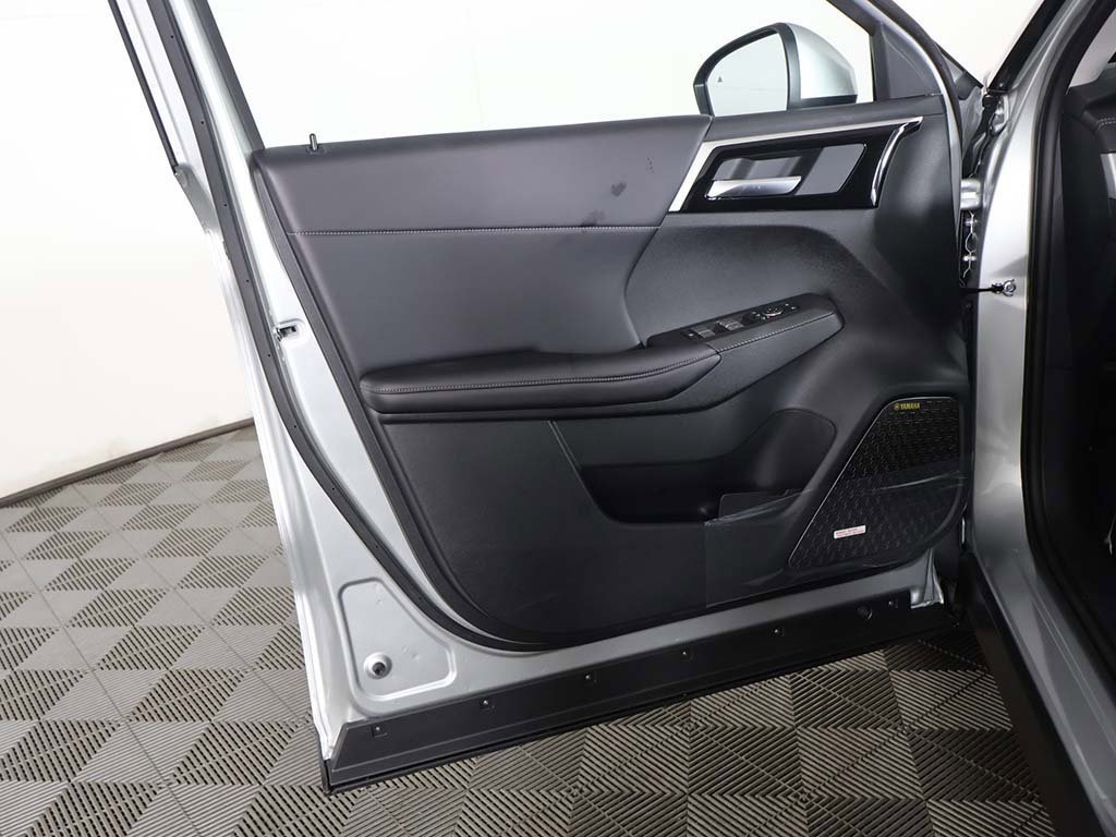 New 2025 Mitsubishi Outlander SE image 28