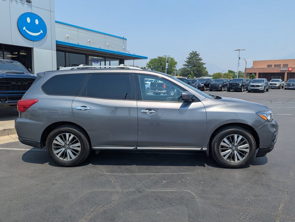 Used 2019 Nissan Pathfinder S FWD image 2