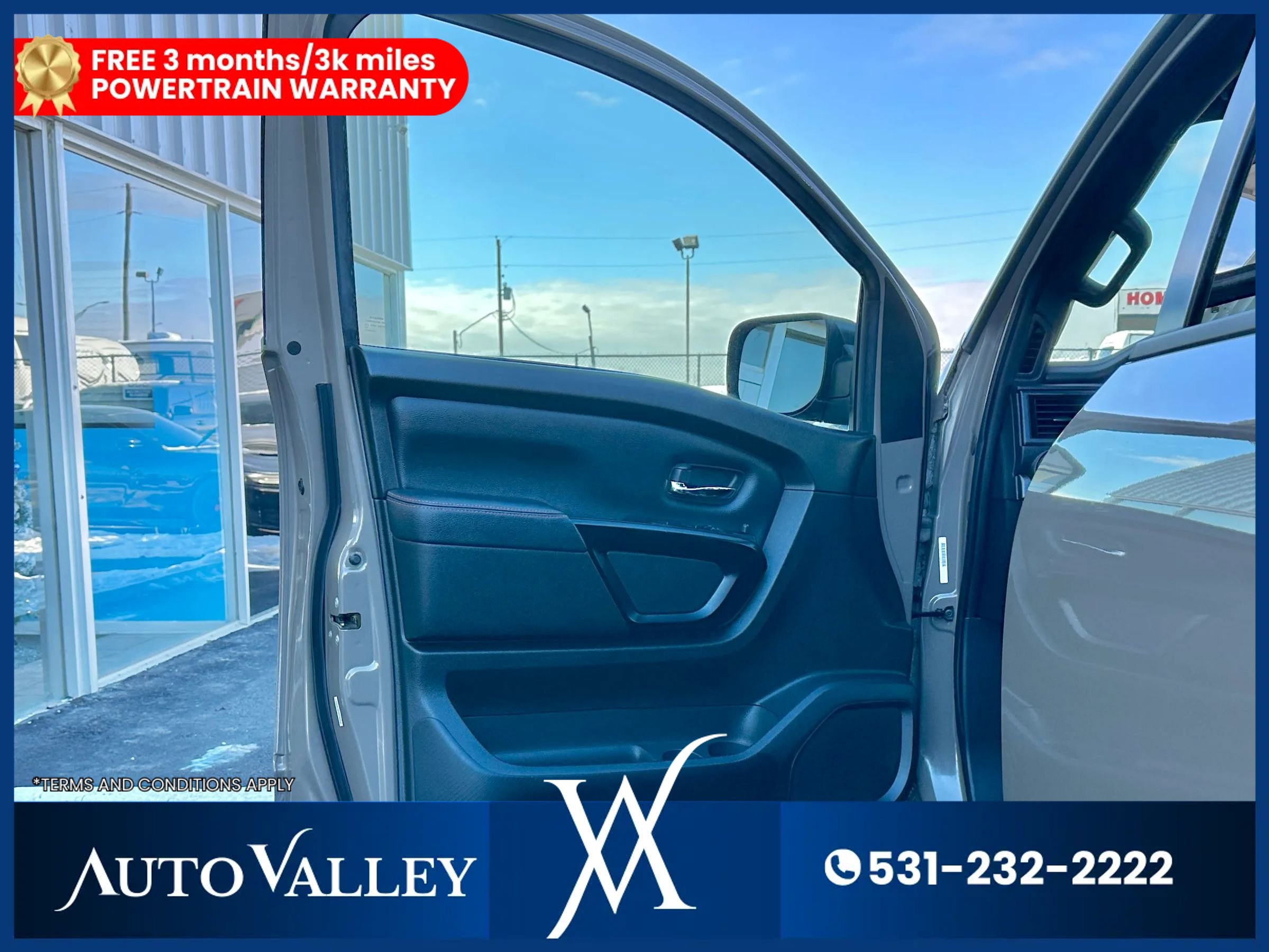 Used 2024 Nissan Titan PRO-4X w/ Pro-4x Utility Package image 12