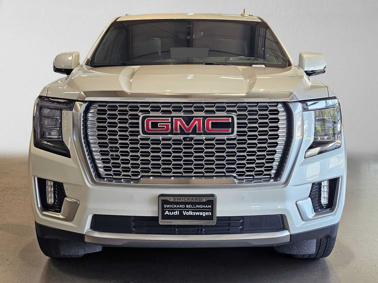 Used 2024 GMC Yukon XL Denali w/ Advanced Technology Package AWD/4WD image 8