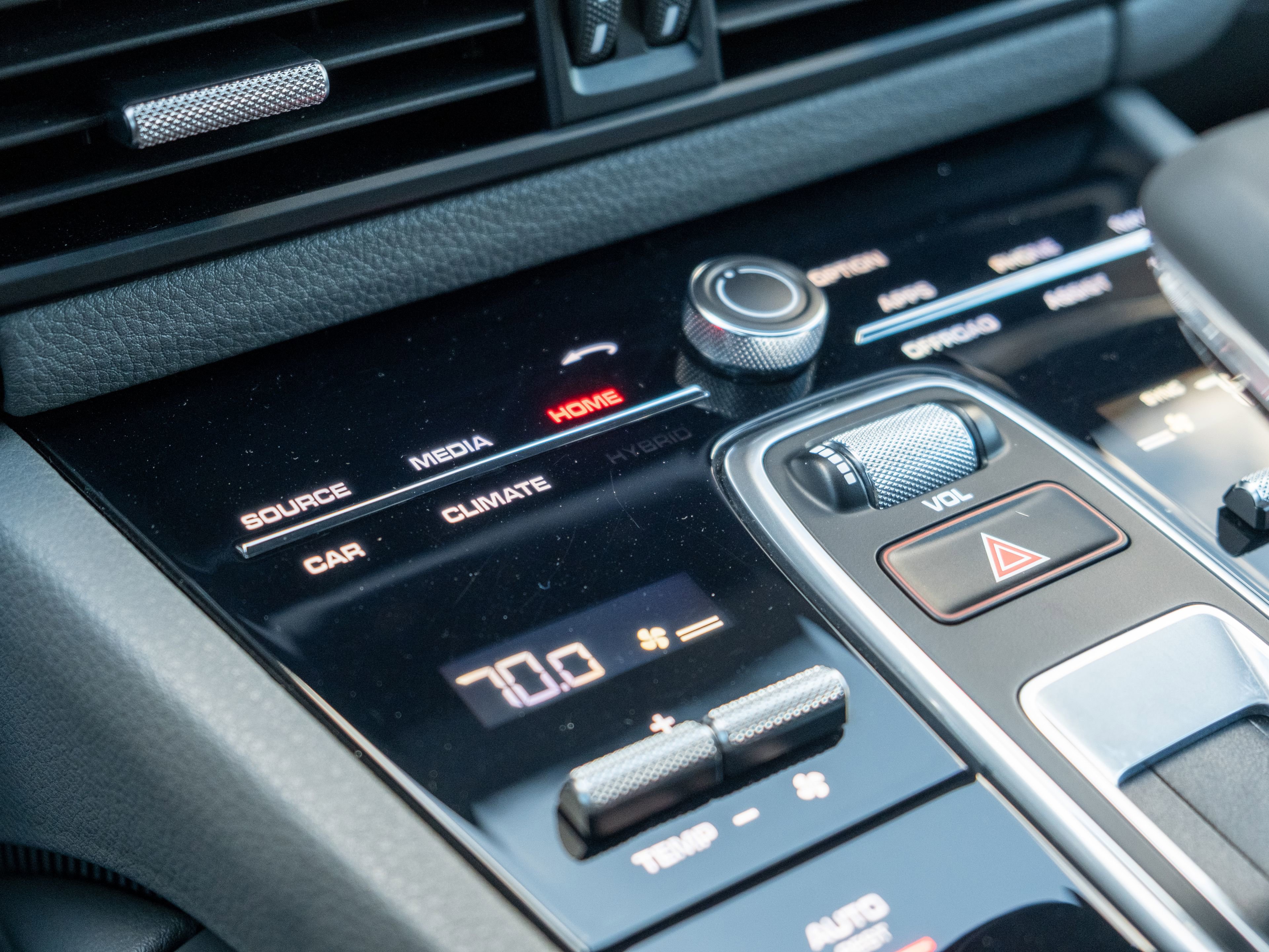 Certified 2022 Porsche Cayenne E-Hybrid AWD/4WD image 21
