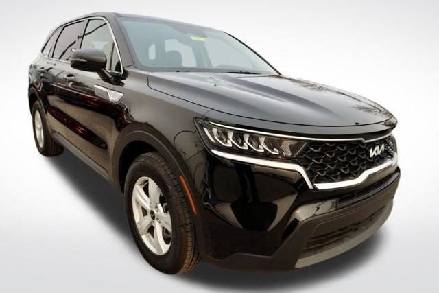 Used 2022 Kia Sorento LX image 3