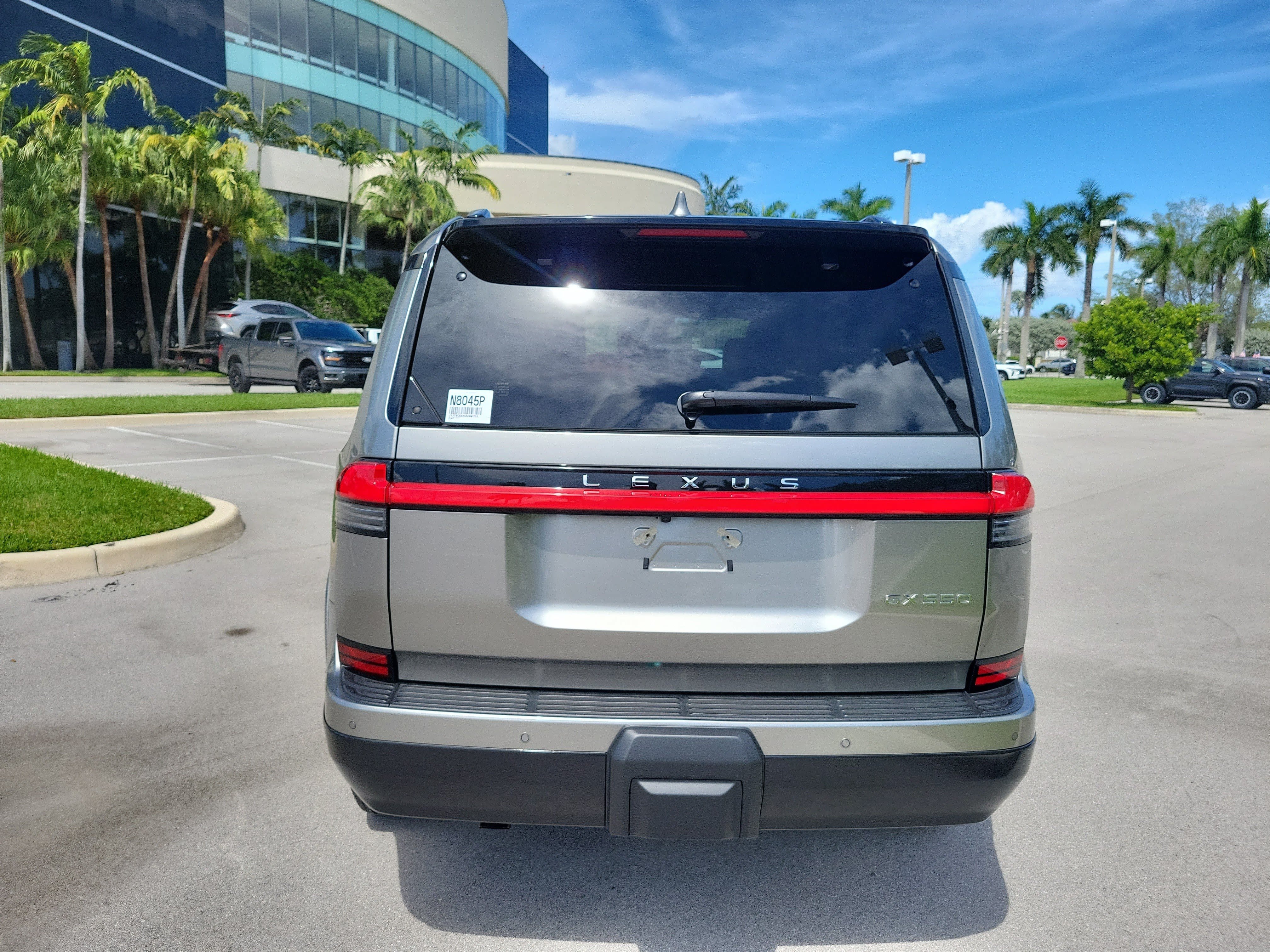 Used 2025 Lexus GX 550 w/ Accessory Package (2T) AWD/4WD image 7