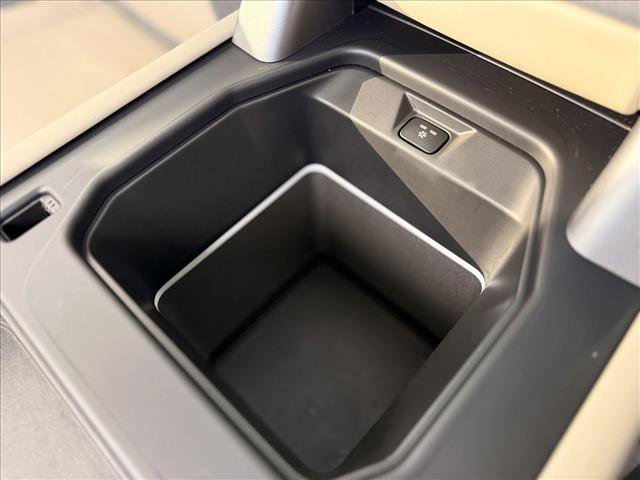 Used 2024 Land Rover Defender 110 X-Dynamic SE image 26