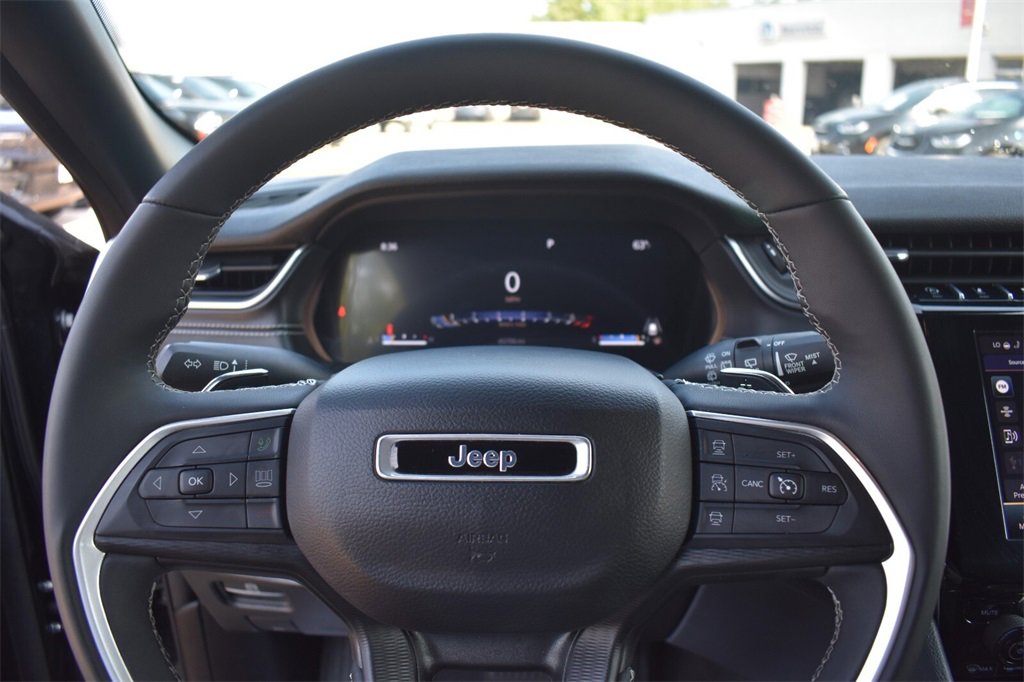 Used 2023 Jeep Grand Cherokee Altitude image 29