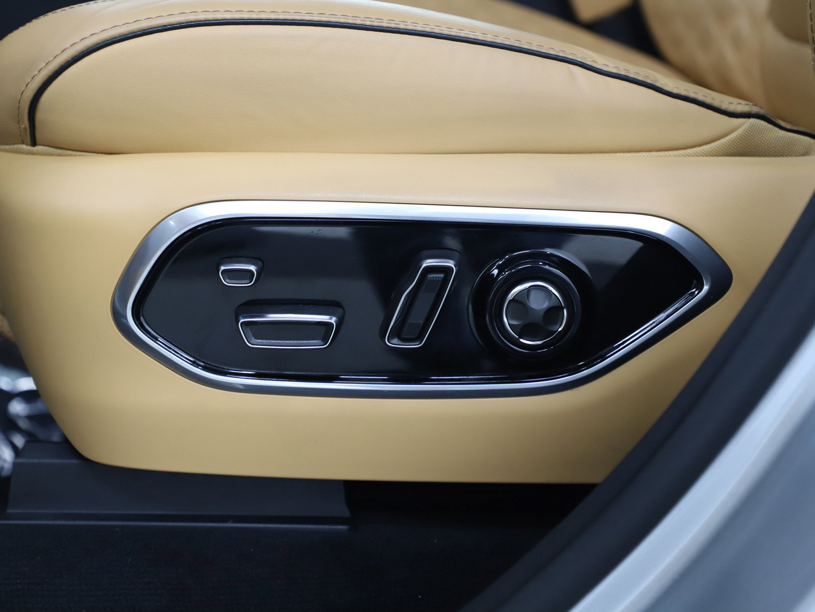 Used 2024 Jeep Grand Cherokee Summit image 30