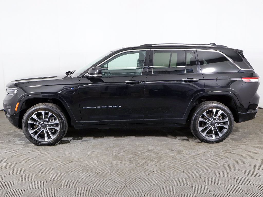 Used 2022 Jeep Grand Cherokee Overland w/ Luxury Tech Group IV AWD/4WD image 22