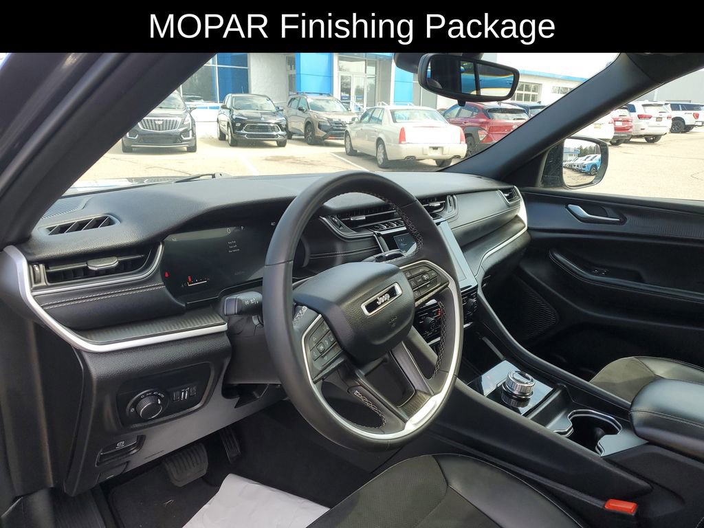 Used 2023 Jeep Grand Cherokee Altitude AWD/4WD image 9