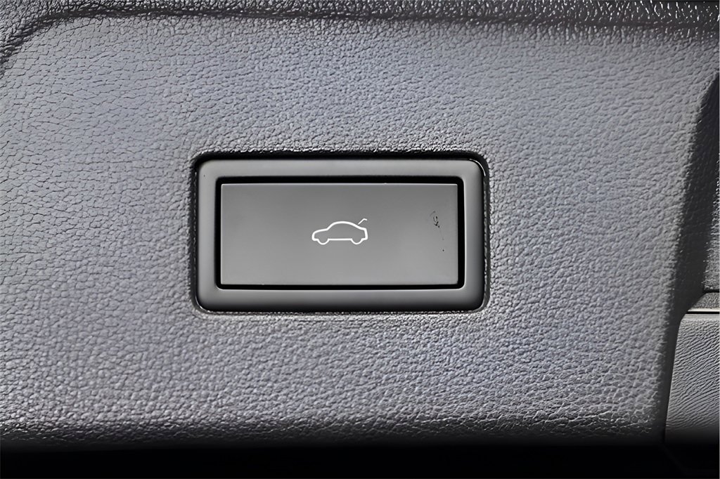 Used 2025 Volkswagen Atlas SE image 14