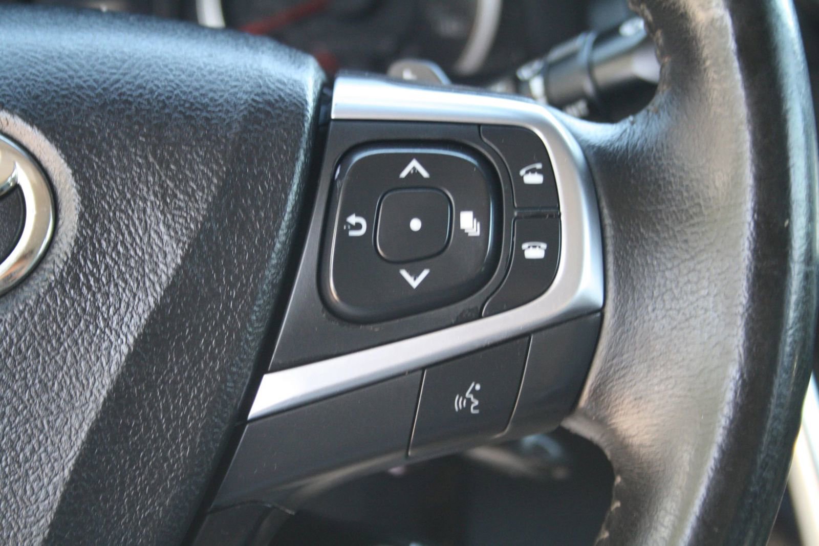 Used 2015 Toyota Camry SE FWD image 24