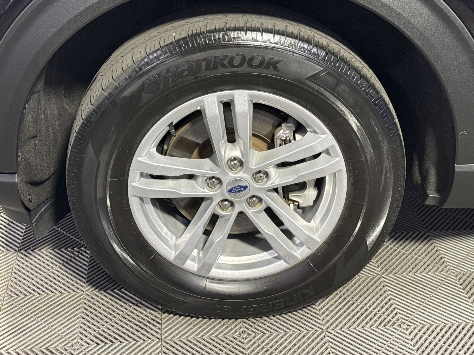 Used 2022 Ford Explorer XLT w/ Equipment Group 202A image 12