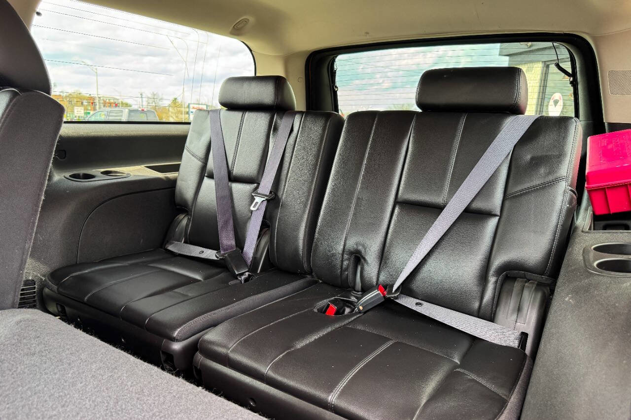 Used 2011 Chevrolet Suburban 2500 image 23