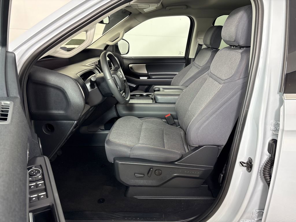 Certified 2025 Ford Expedition Active image 29