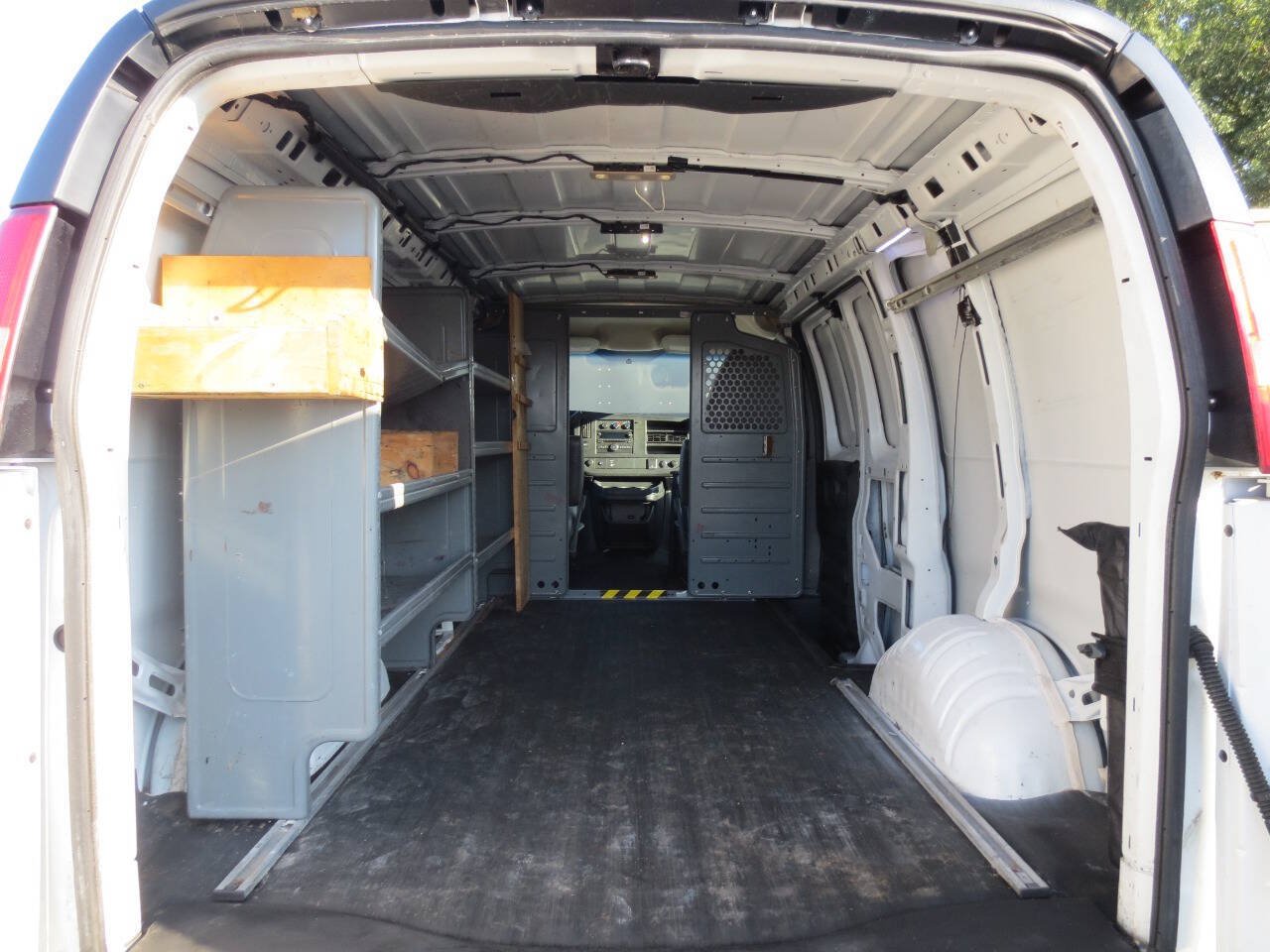 Used 2015 Chevrolet Express 2500 RWD image 5