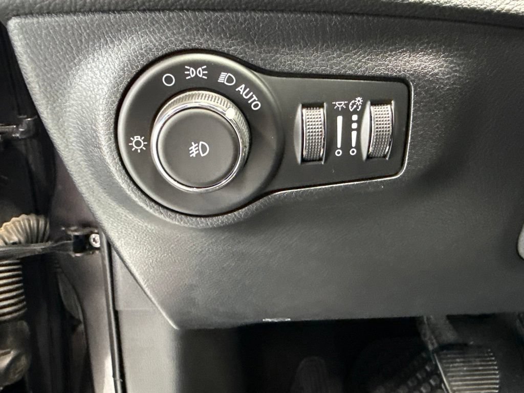 Used 2018 Jeep Compass Latitude w/ Popular Equipment Group AWD/4WD image 14
