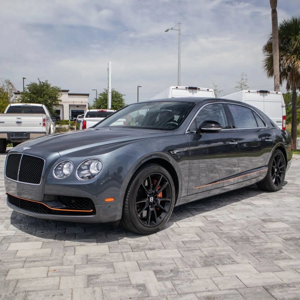 Used 2018 Bentley Flying Spur S V8 AWD/4WD image 3