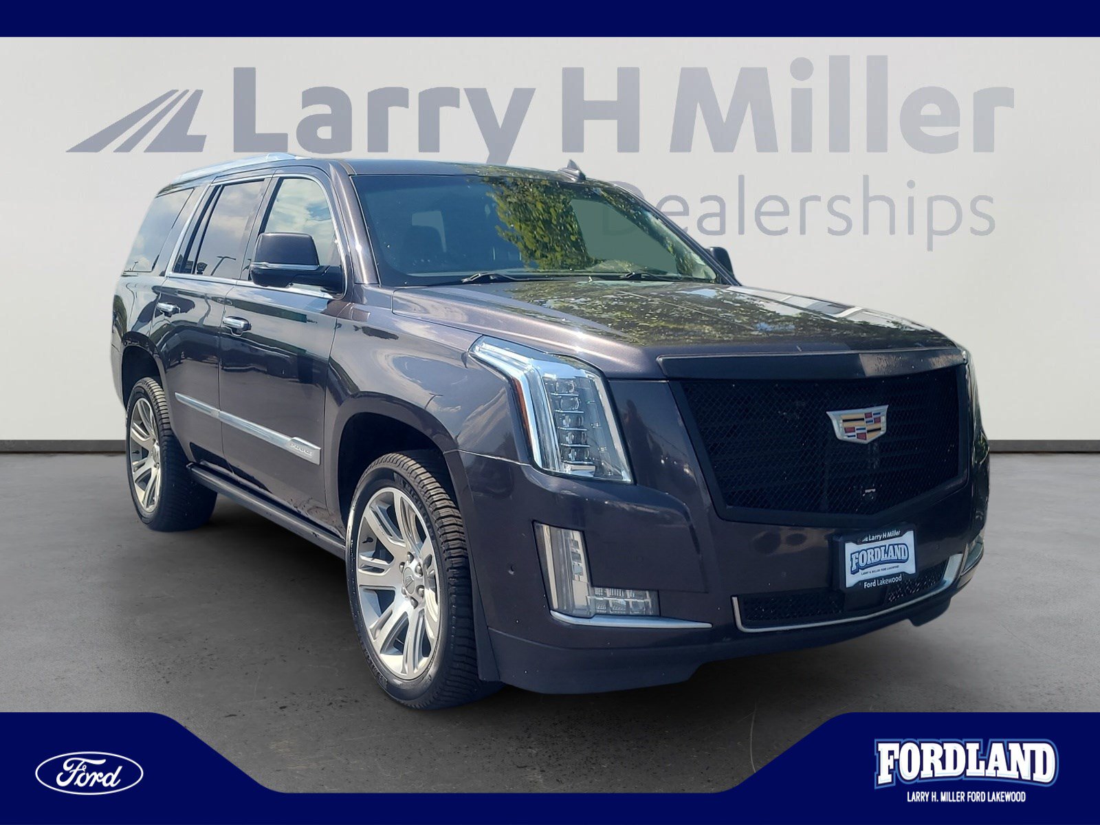 Used 2017 Cadillac Escalade Premium Luxury AWD/4WD image 7