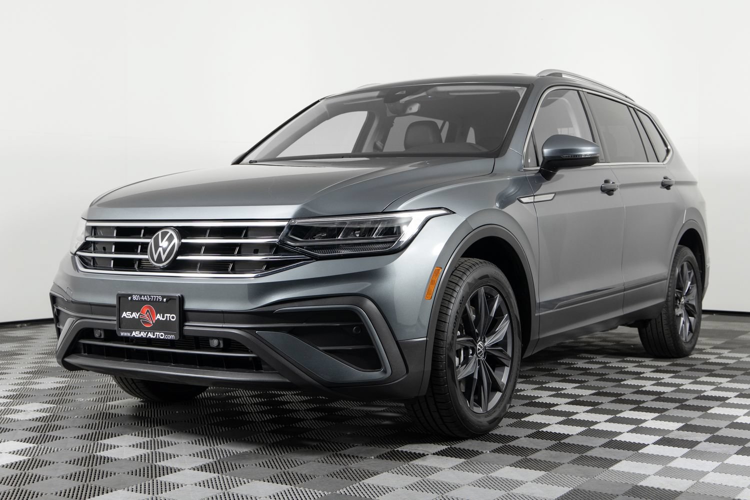 Used 2022 Volkswagen Tiguan SE AWD/4WD image 2