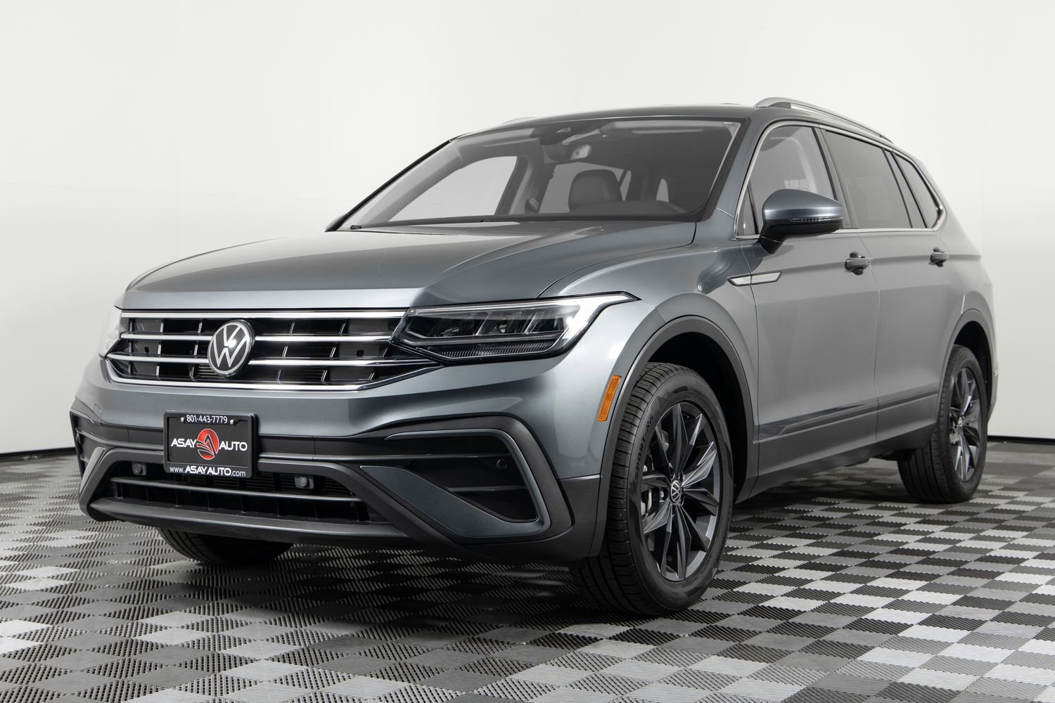 Used 2022 Volkswagen Tiguan SE AWD/4WD image 2