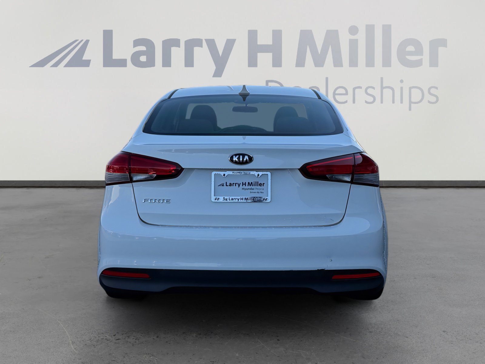 Used 2017 Kia Forte LX FWD image 4