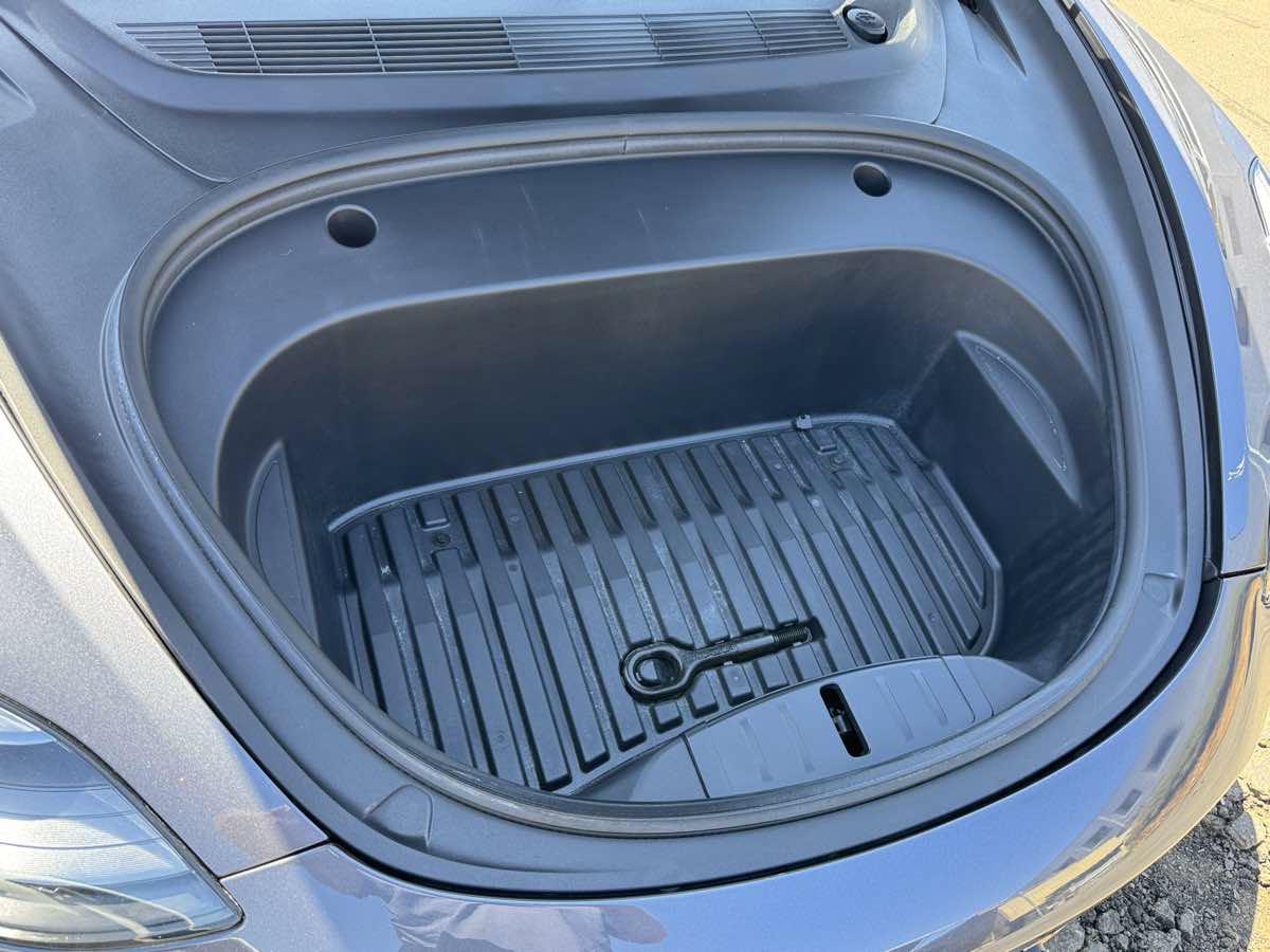 Used 2023 Tesla Model 3 Standard Range RWD image 9