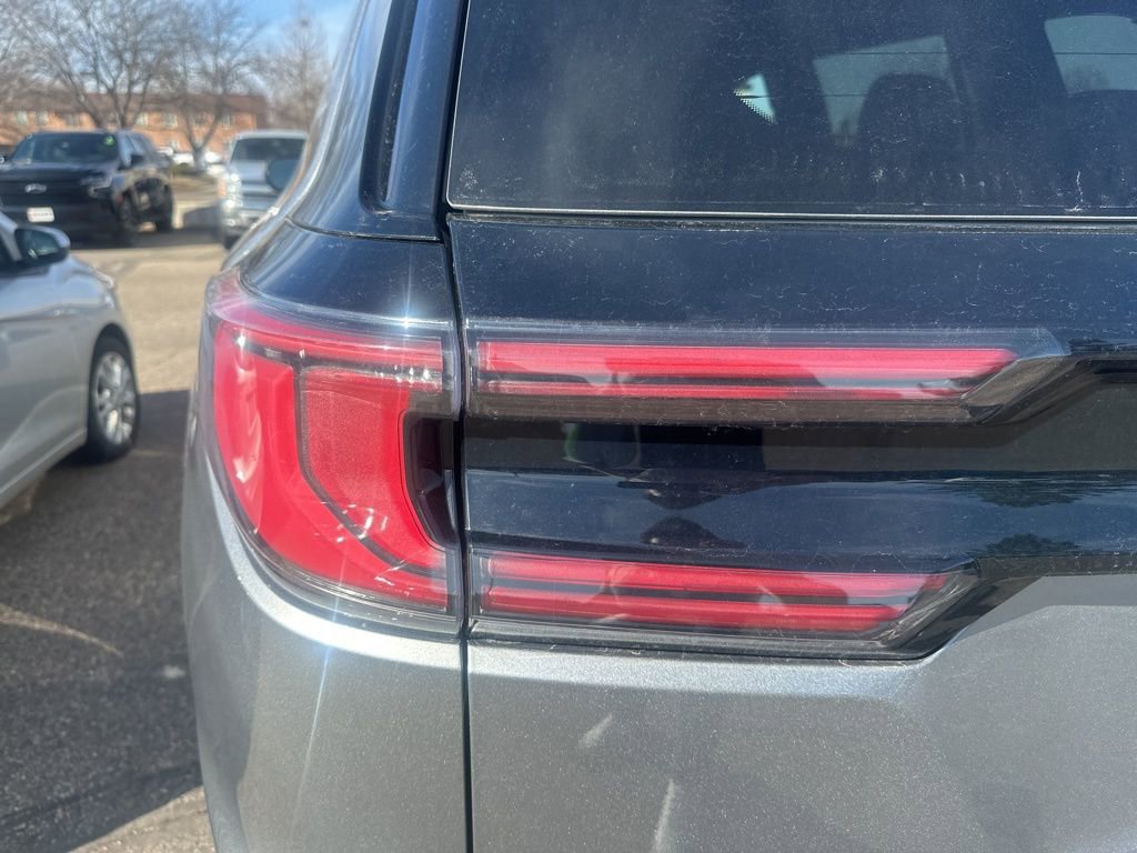 Used 2025 GMC Acadia Elevation image 11