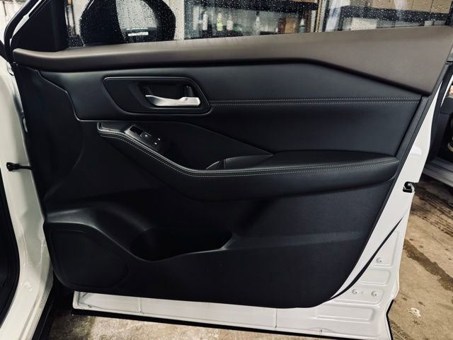 Used 2023 Nissan Rogue SL w/ SL Premium Package image 18