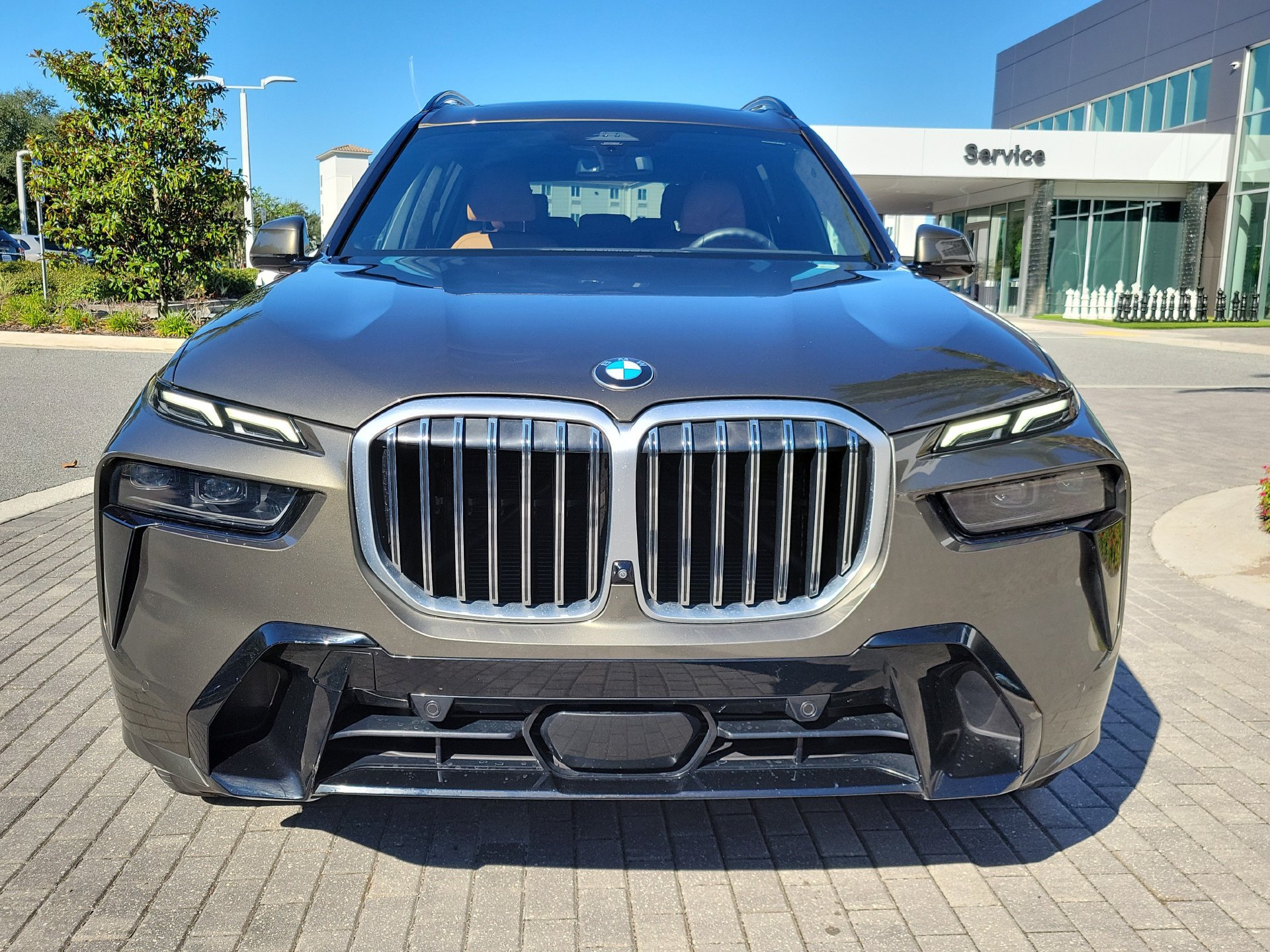Used 2024 BMW X7 xDrive40i w/ M Sport Package AWD/4WD image 10