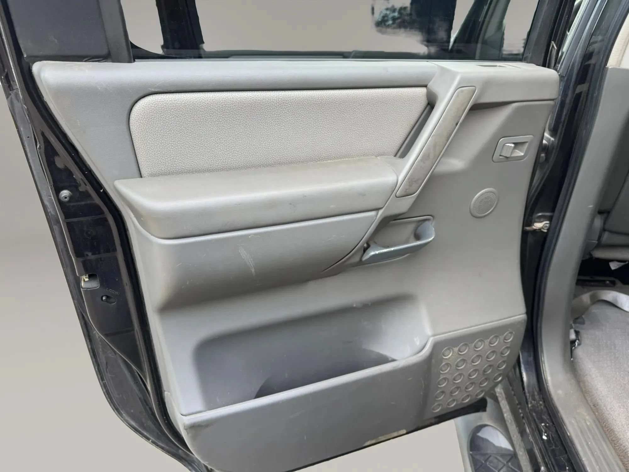 Used 2005 Nissan Titan LE AWD/4WD image 16
