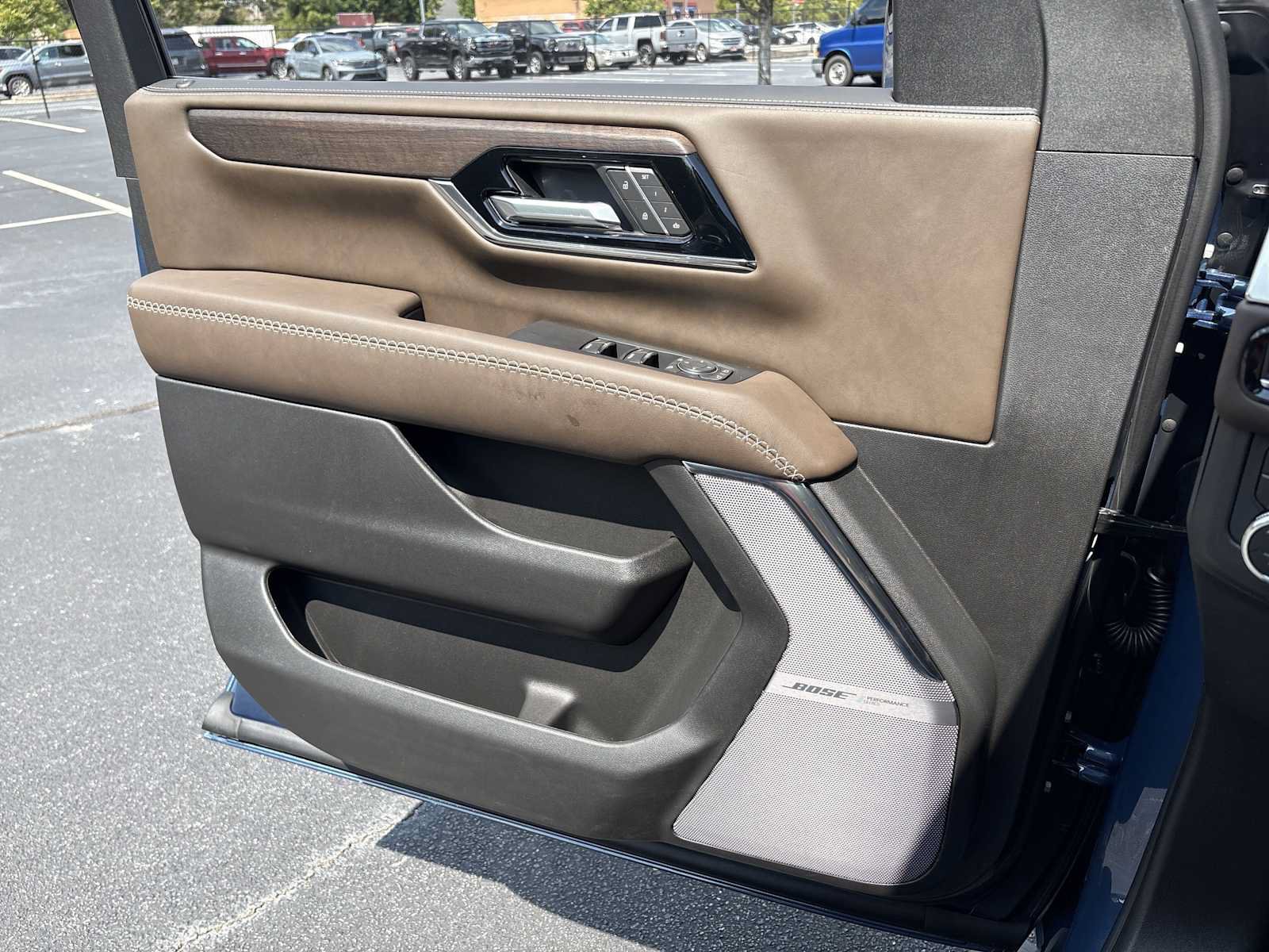 New 2026 GMC Yukon Denali Ultimate AWD/4WD image 13