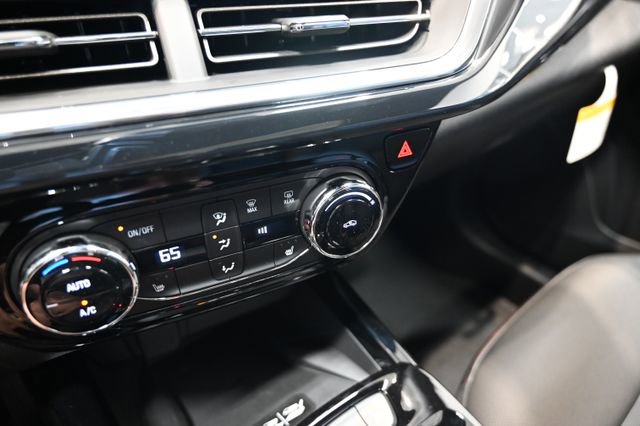 New 2026 Chevrolet Trax RS w/ Sunroof Package FWD image 17