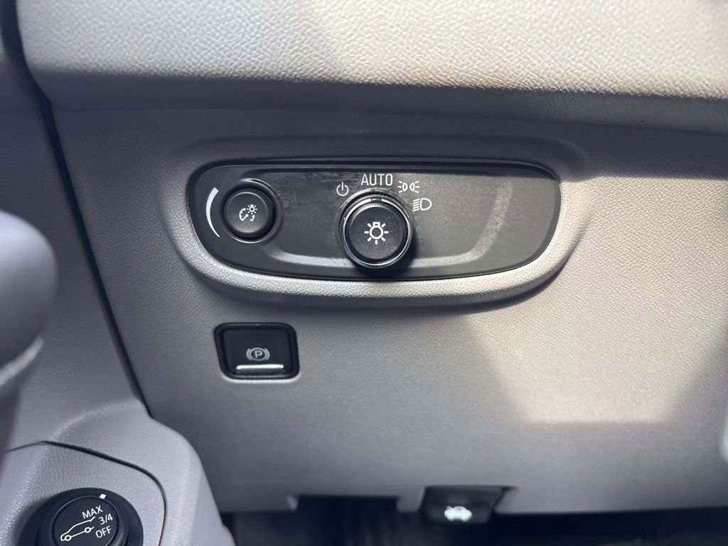 Used 2022 GMC Terrain SLE w/ Driver Convenience Package image 18