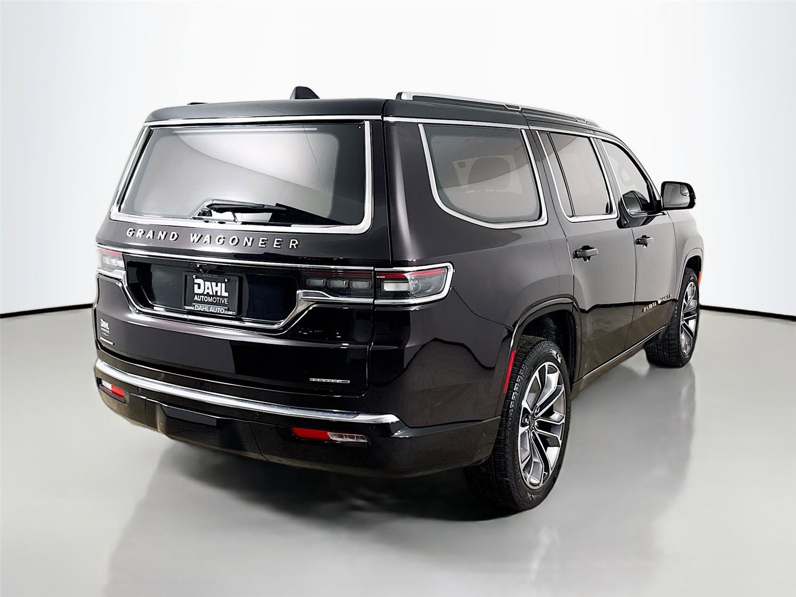 Used 2023 Jeep Grand Wagoneer Series III image 7
