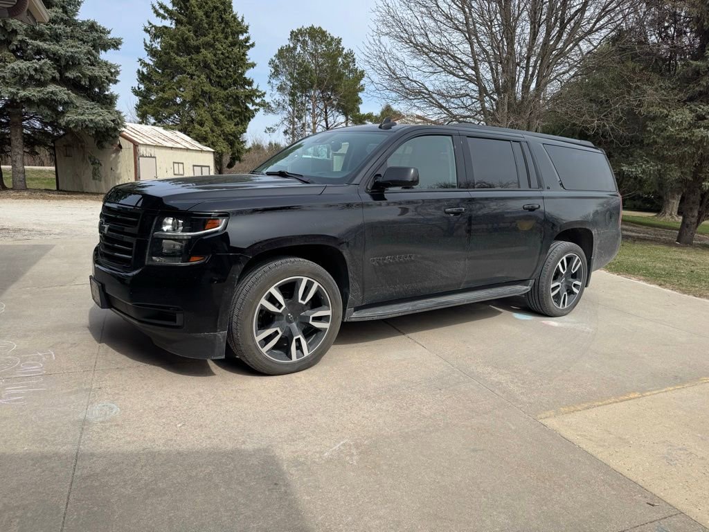 Used 2020 Chevrolet Suburban LT image 2